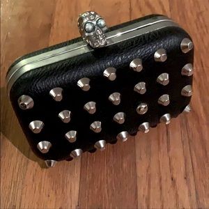 Skull purse! Buy it now!